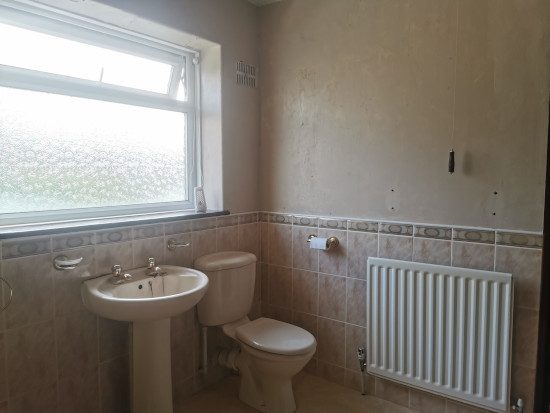 Castle Lane bathroom BEFORE renovation